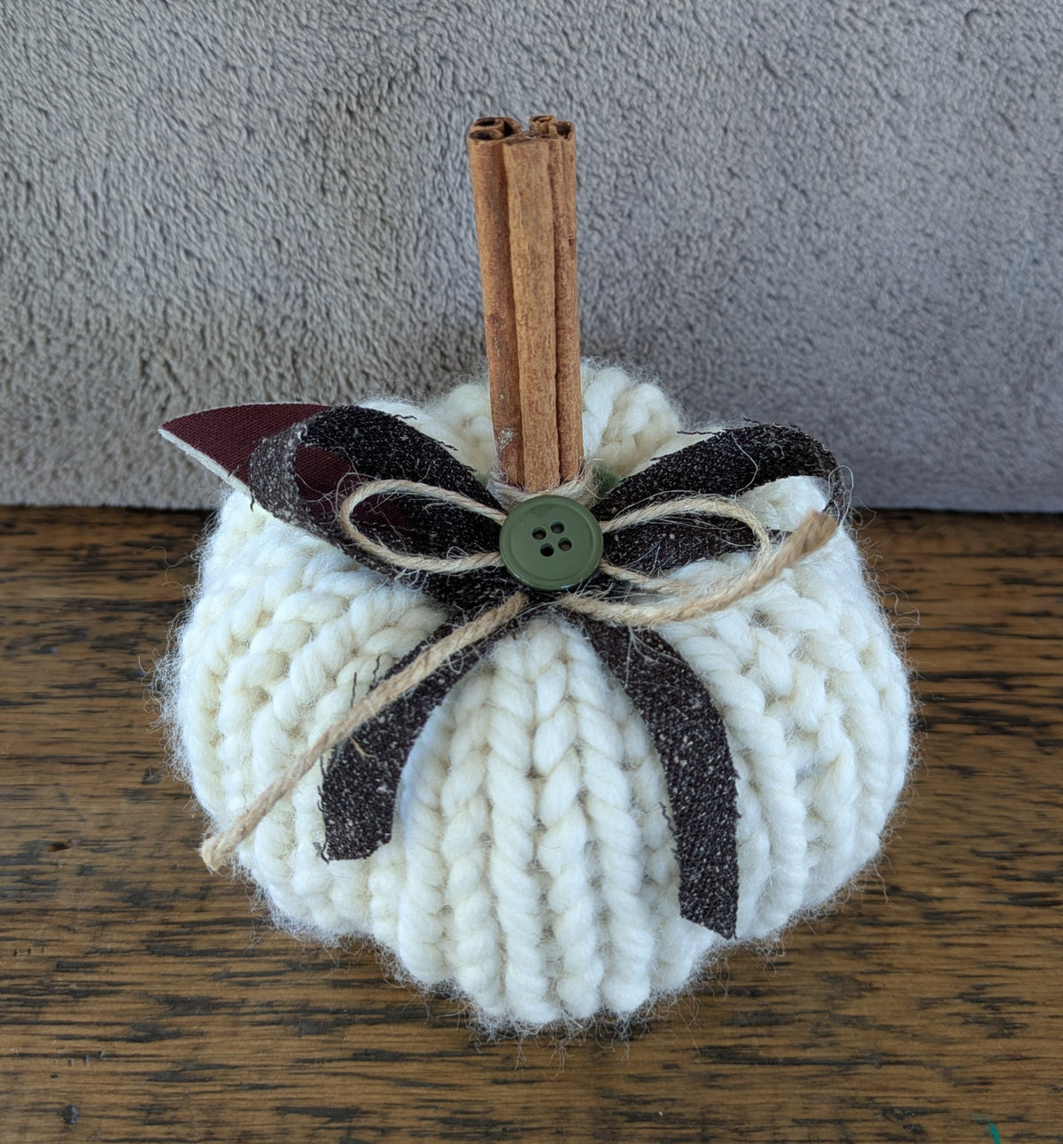 Additional knitted pumpkin in the Jaimee Crash Art fall decor range